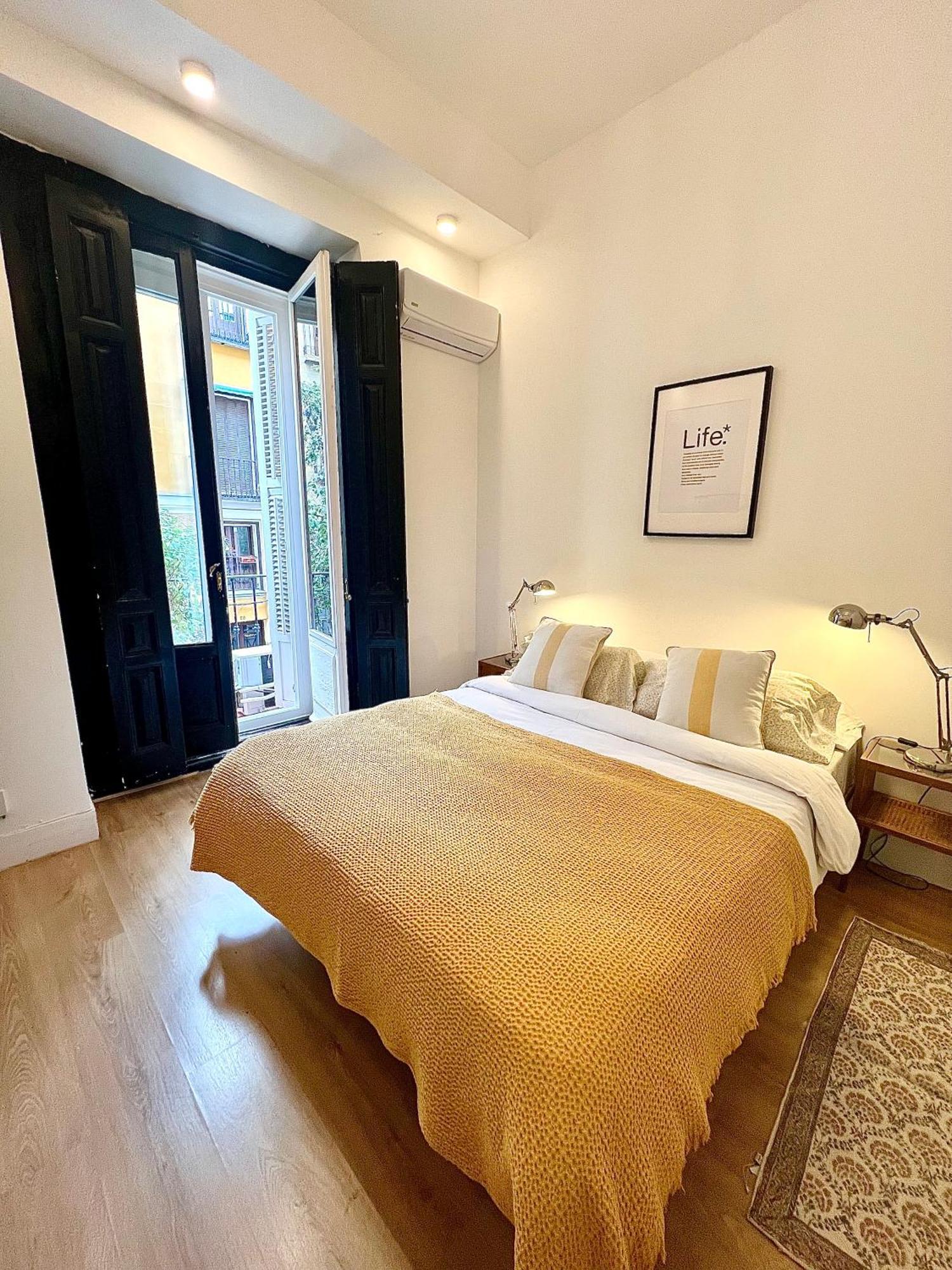 Urban Rooms Fuencarral Madrid Ngoại thất bức ảnh